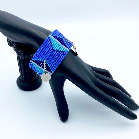 Artisan Handcrafted Blue Seed Bead Silver Tone Dangle Southwestern Wire Bracelet - Picture 9 of 11